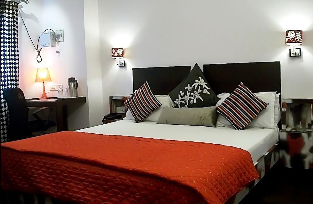 Itsy Hotels Banana Boutique Varanasi Bagian luar foto