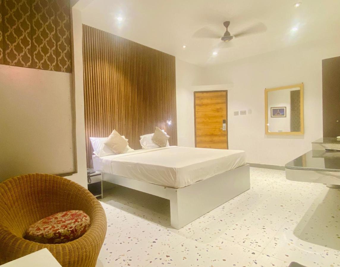 Itsy Hotels Banana Boutique Varanasi Bagian luar foto