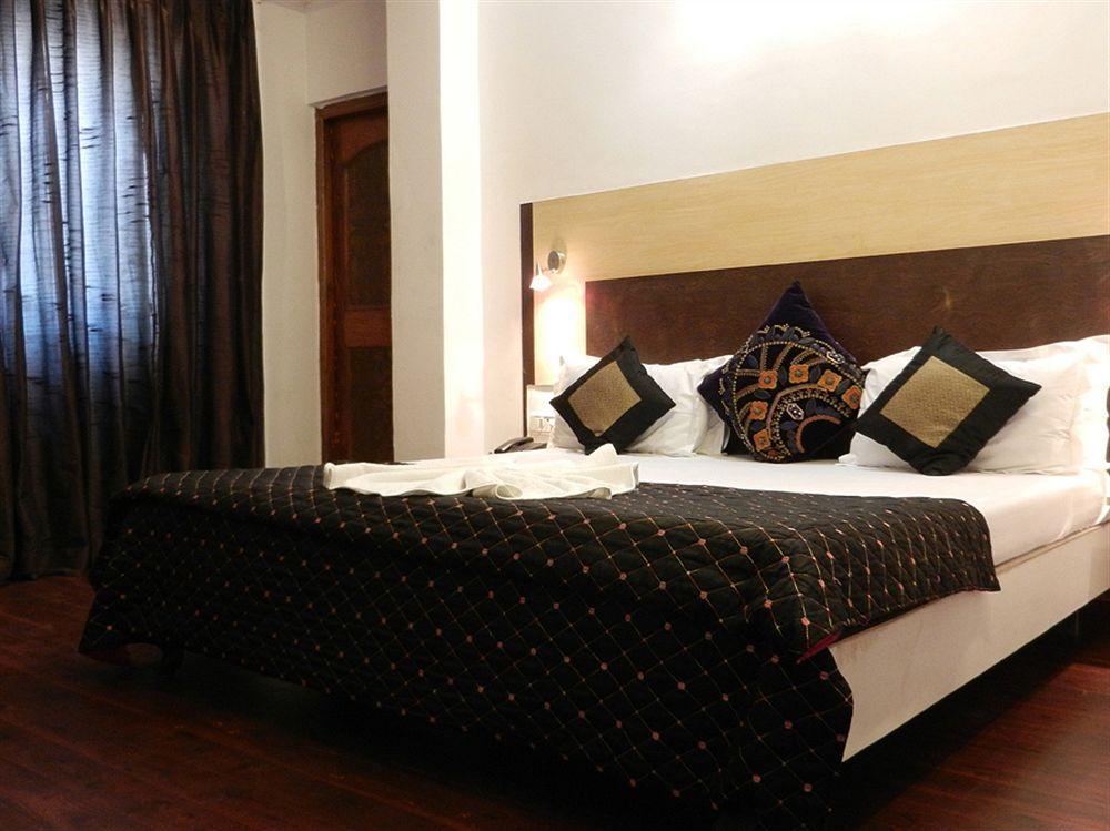 Itsy Hotels Banana Boutique Varanasi Bagian luar foto