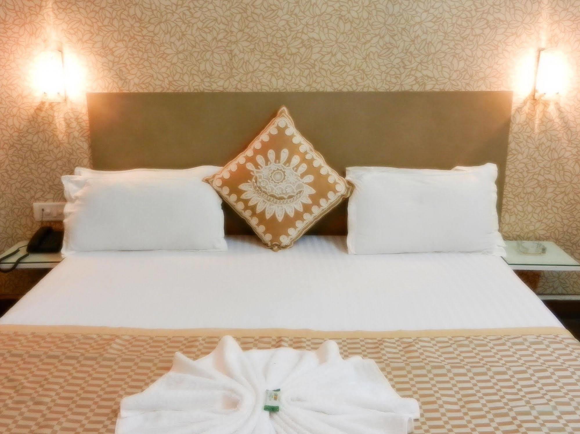 Itsy Hotels Banana Boutique Varanasi Bagian luar foto
