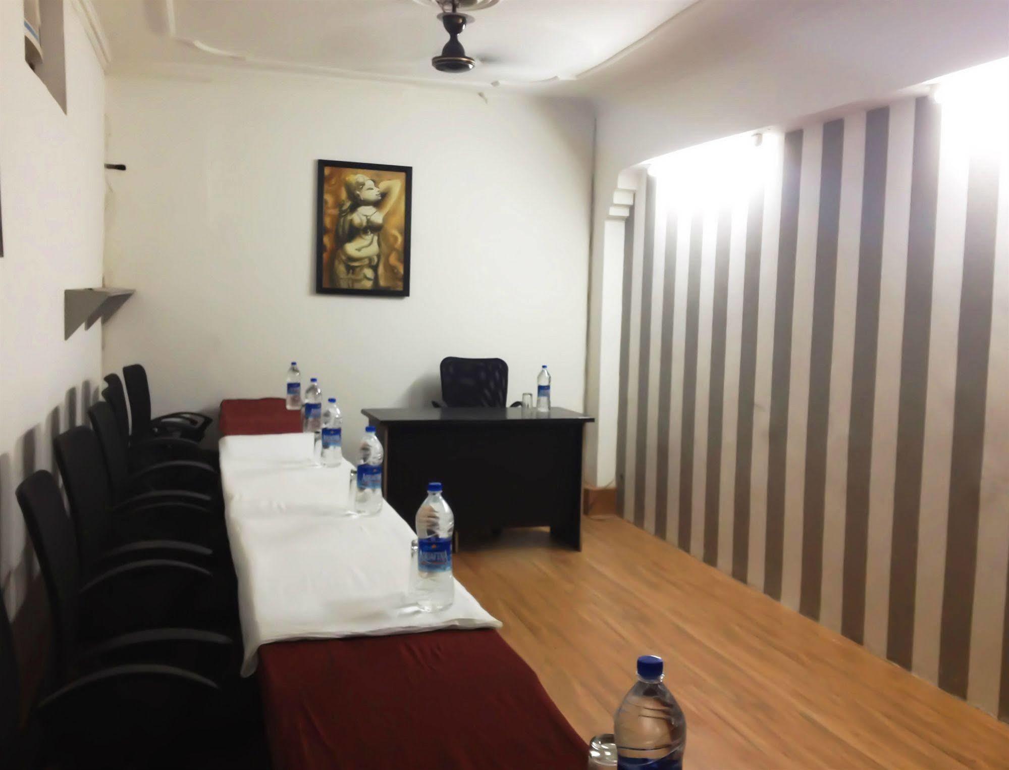 Itsy Hotels Banana Boutique Varanasi Bagian luar foto