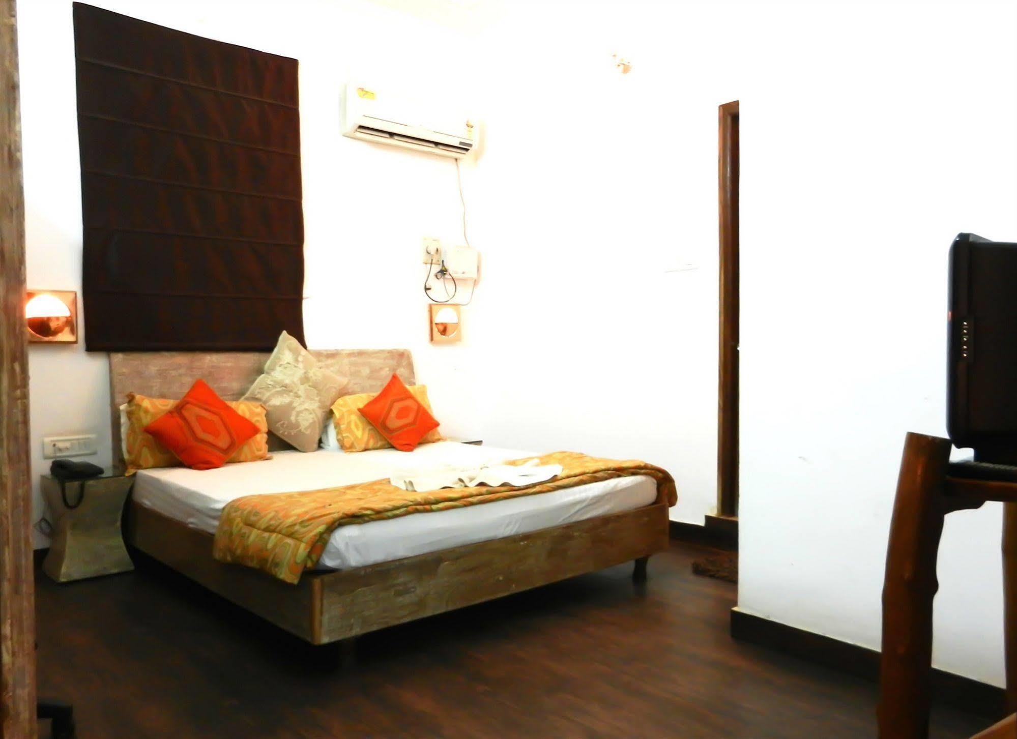 Itsy Hotels Banana Boutique Varanasi Bagian luar foto