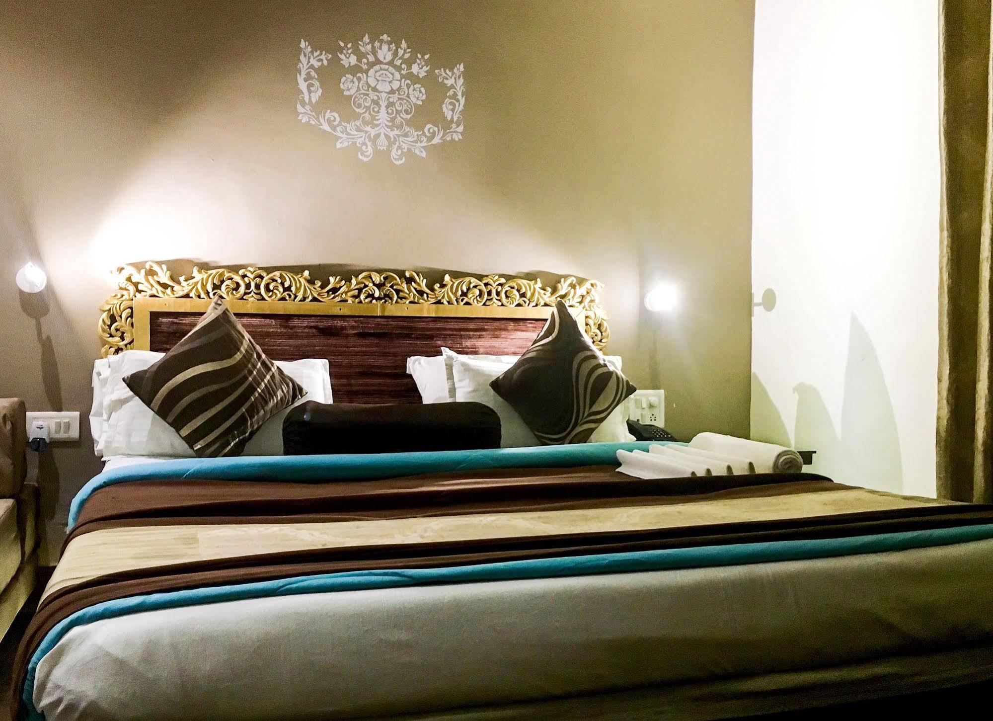 Itsy Hotels Banana Boutique Varanasi Bagian luar foto
