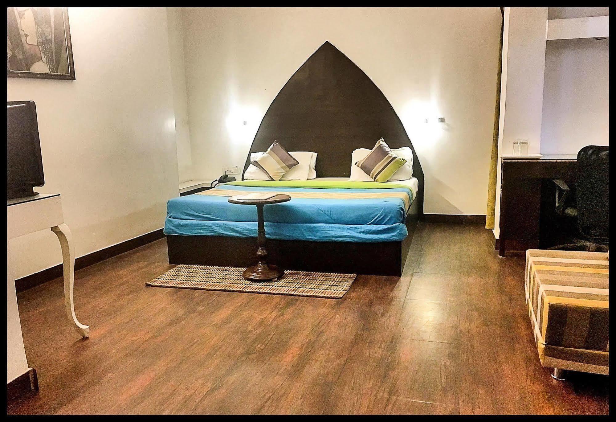 Itsy Hotels Banana Boutique Varanasi Bagian luar foto